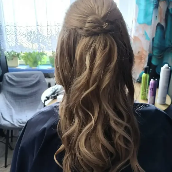Realizacja fryzury Crazy Look